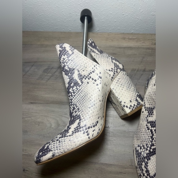 Steve Madden Women's Rookie Chop Out Booties,Snakeskin, Size 8.5 - Picture 4 of 10
